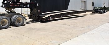 Empty extendable RGN with the well stretched out, detachable gooseneck at the front